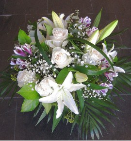 Ramo de novia blanco y lila elegante