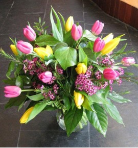 Ramo de tulipanes rosas y amarillos